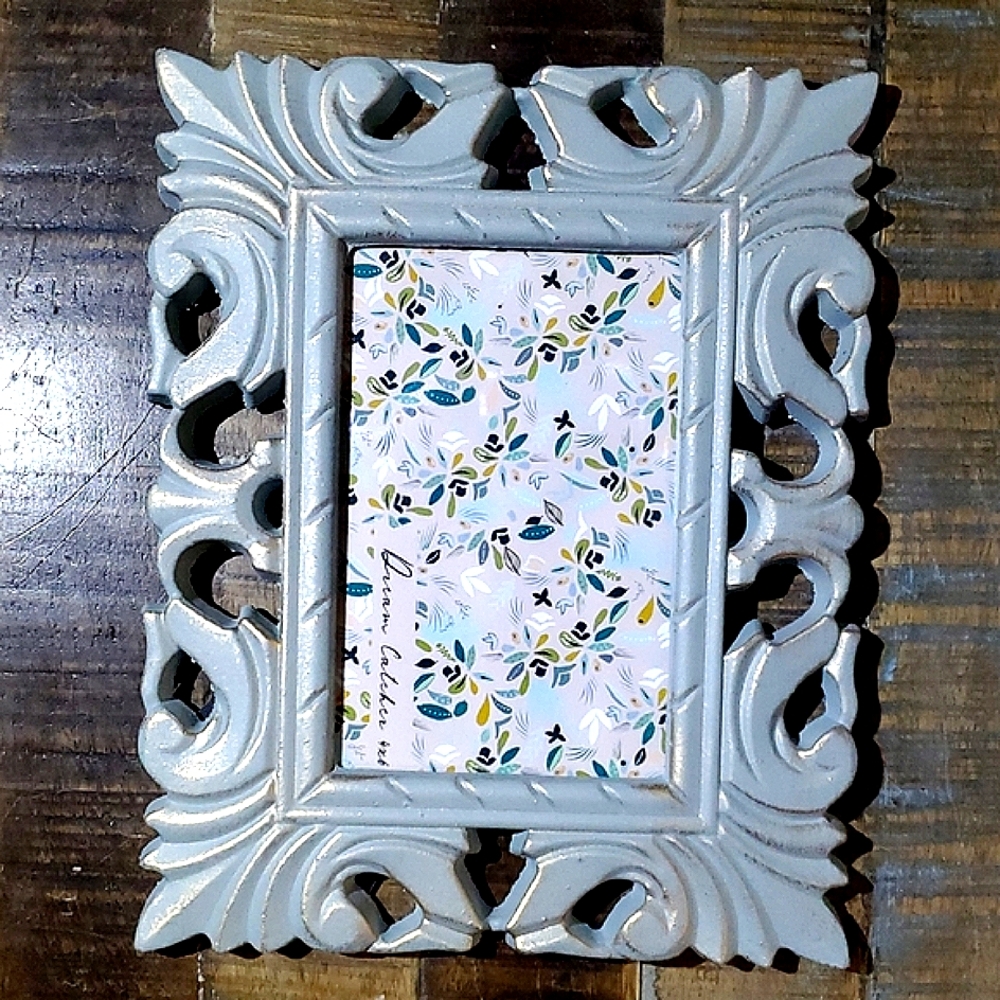 NWOT Elegant Gray Ornate Picture Frame‎